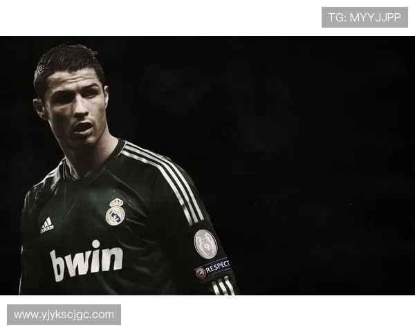 欧美足球明星羽绒马甲时尚潮流解析与搭配技巧分享